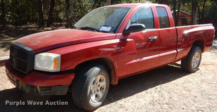 image for item DH3613 2006 Dodge Dakota Club Cab pickup truck