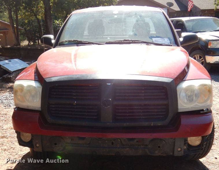 image for item DH3613 2006 Dodge Dakota Club Cab pickup truck