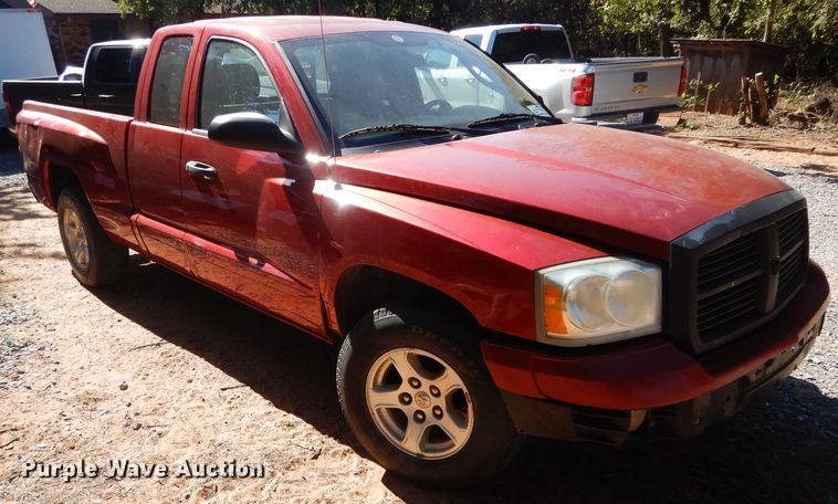 image for item DH3613 2006 Dodge Dakota Club Cab pickup truck