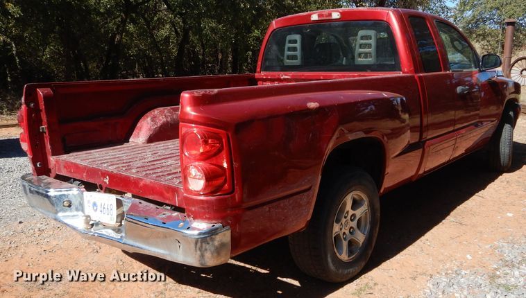 image for item DH3613 2006 Dodge Dakota Club Cab pickup truck