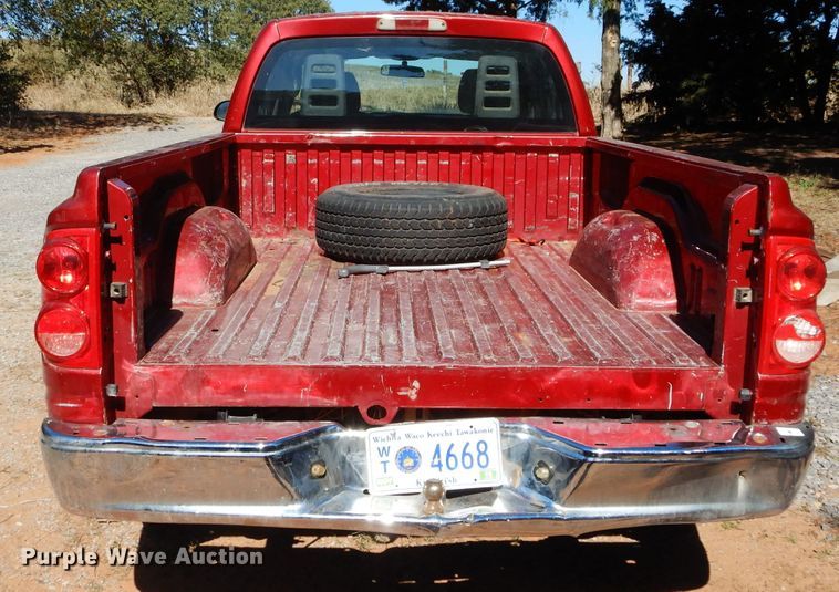 image for item DH3613 2006 Dodge Dakota Club Cab pickup truck
