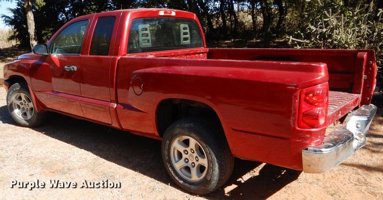 image for item DH3613 2006 Dodge Dakota Club Cab pickup truck
