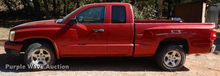 image for item DH3613 2006 Dodge Dakota Club Cab pickup truck