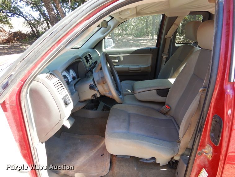 image for item DH3613 2006 Dodge Dakota Club Cab pickup truck