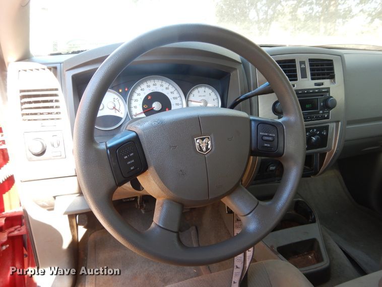 image for item DH3613 2006 Dodge Dakota Club Cab pickup truck