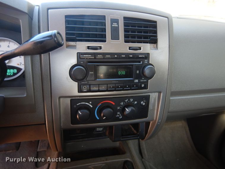 image for item DH3613 2006 Dodge Dakota Club Cab pickup truck