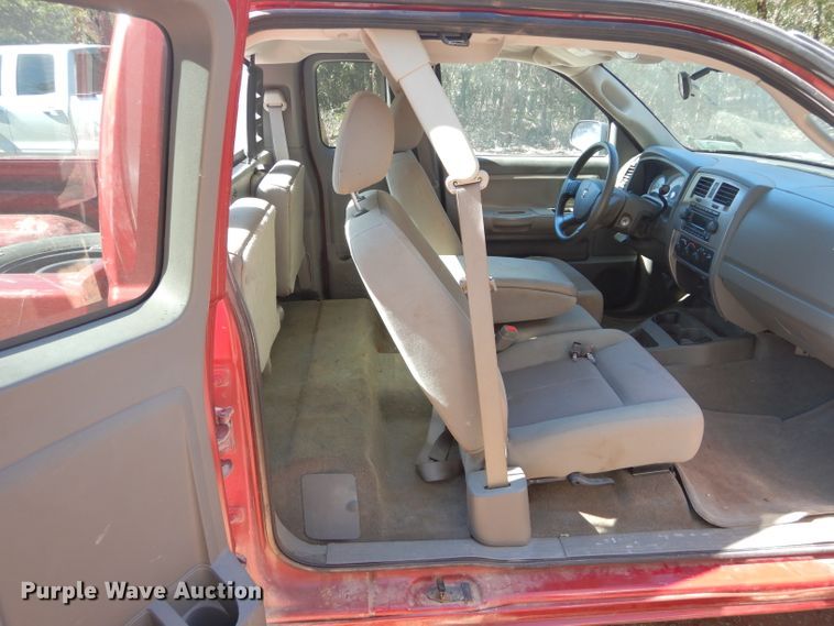 image for item DH3613 2006 Dodge Dakota Club Cab pickup truck