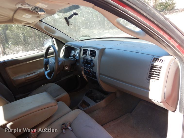image for item DH3613 2006 Dodge Dakota Club Cab pickup truck