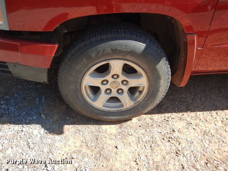 image for item DH3613 2006 Dodge Dakota Club Cab pickup truck