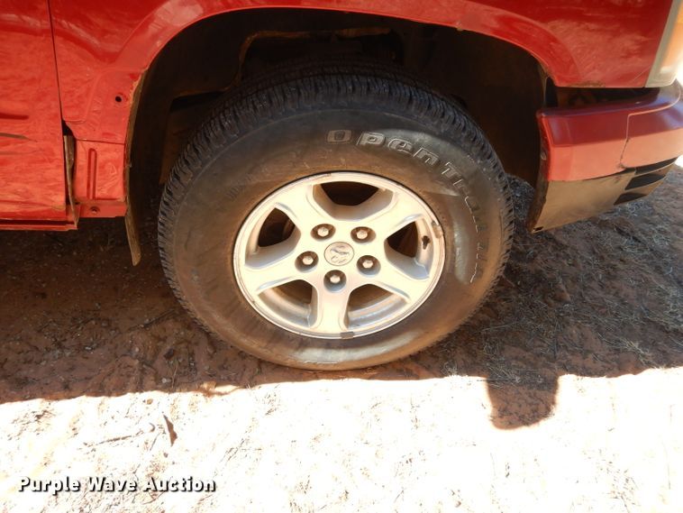 image for item DH3613 2006 Dodge Dakota Club Cab pickup truck