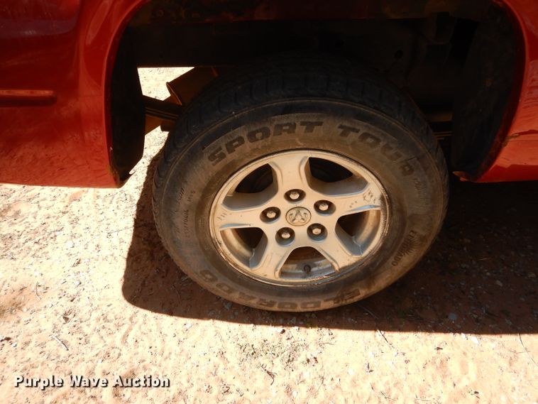 image for item DH3613 2006 Dodge Dakota Club Cab pickup truck