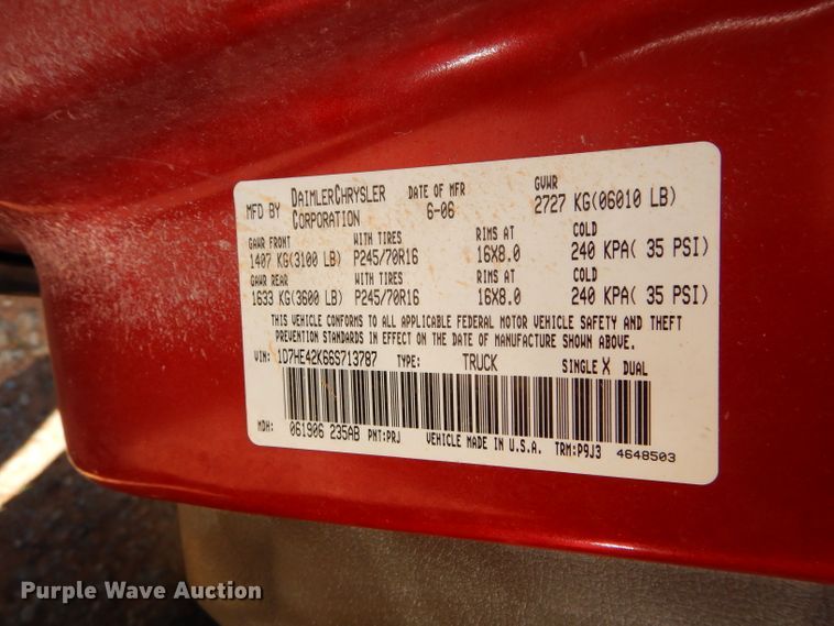 image for item DH3613 2006 Dodge Dakota Club Cab pickup truck