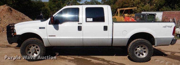 image for item DH5280 2004 Ford F350 Super Duty XLT Crew Cab pickup truck