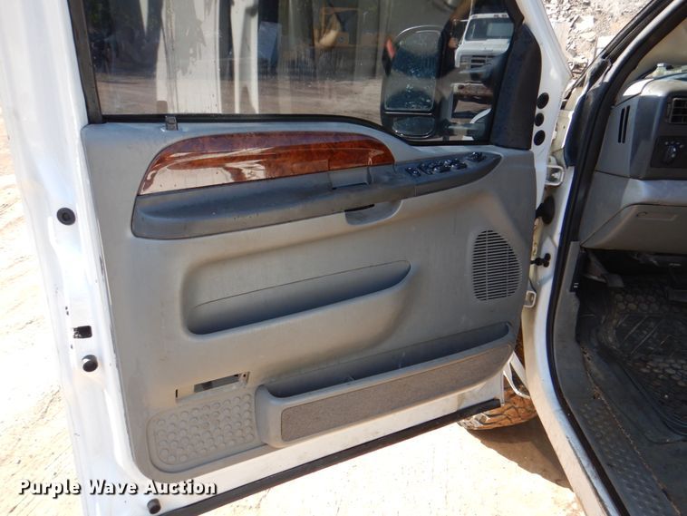 image for item DH5280 2004 Ford F350 Super Duty XLT Crew Cab pickup truck