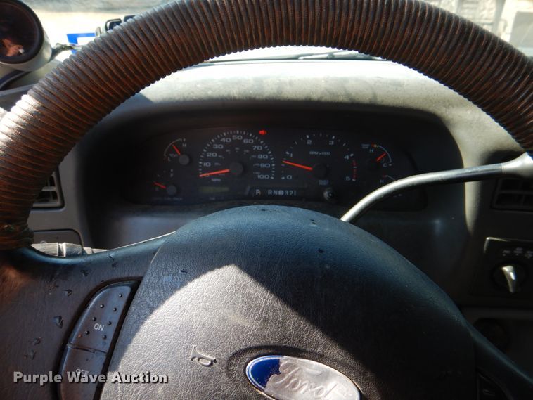 image for item DH5280 2004 Ford F350 Super Duty XLT Crew Cab pickup truck