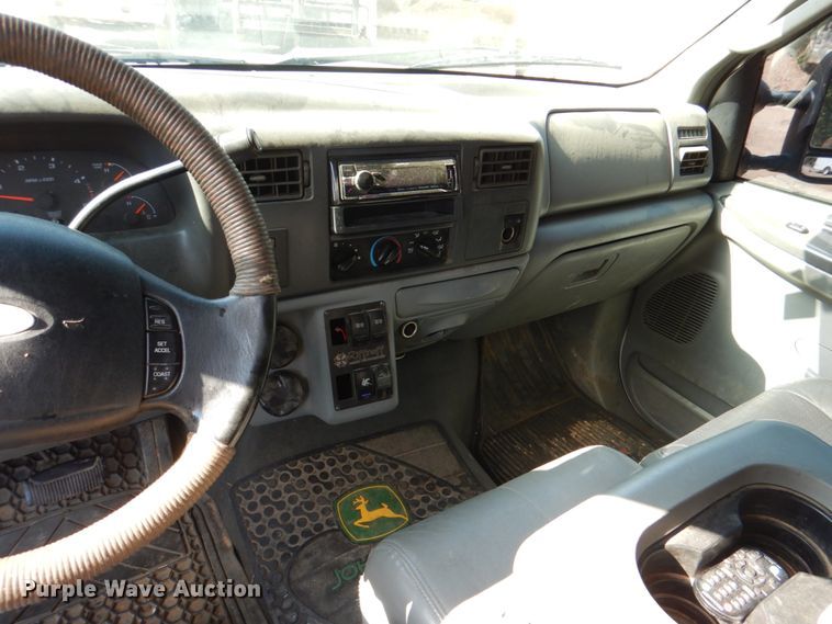 image for item DH5280 2004 Ford F350 Super Duty XLT Crew Cab pickup truck