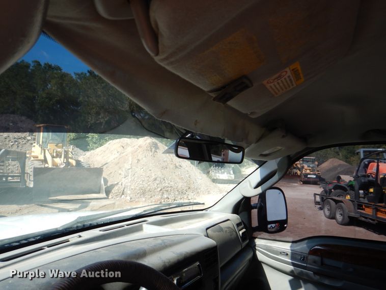 image for item DH5280 2004 Ford F350 Super Duty XLT Crew Cab pickup truck