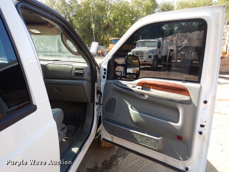 image for item DH5280 2004 Ford F350 Super Duty XLT Crew Cab pickup truck