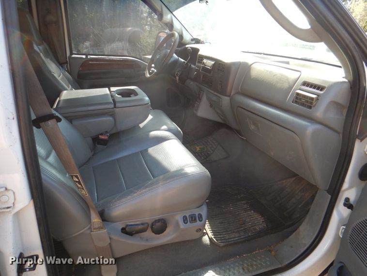 image for item DH5280 2004 Ford F350 Super Duty XLT Crew Cab pickup truck