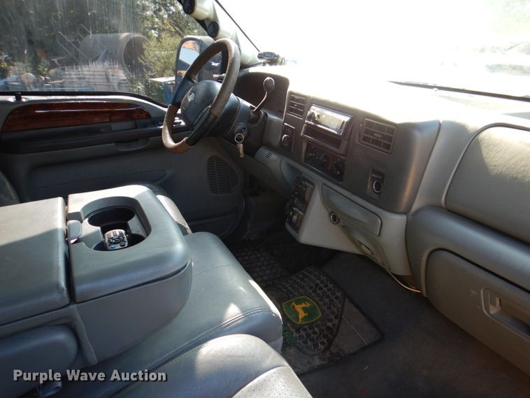 image for item DH5280 2004 Ford F350 Super Duty XLT Crew Cab pickup truck