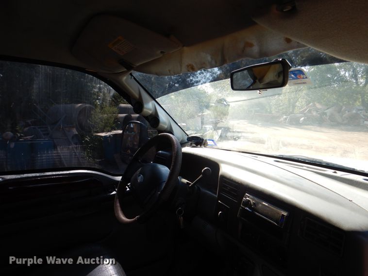 image for item DH5280 2004 Ford F350 Super Duty XLT Crew Cab pickup truck