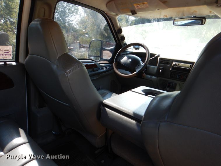 image for item DH5280 2004 Ford F350 Super Duty XLT Crew Cab pickup truck