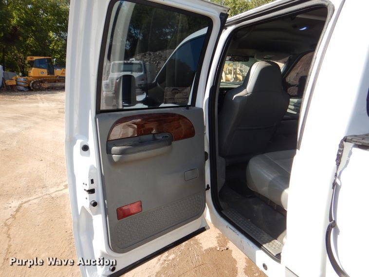 image for item DH5280 2004 Ford F350 Super Duty XLT Crew Cab pickup truck