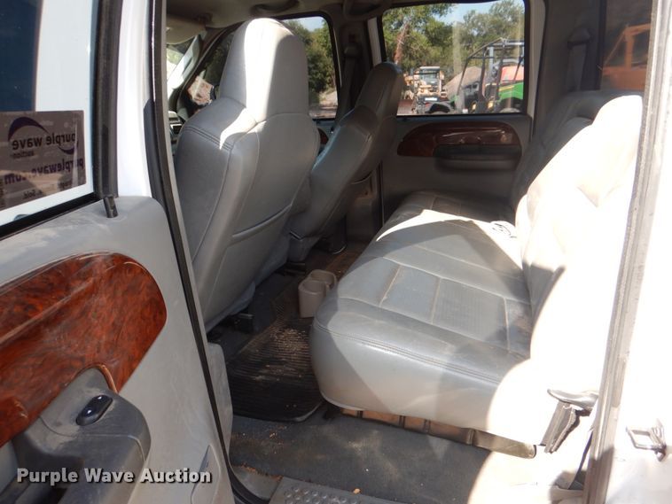 image for item DH5280 2004 Ford F350 Super Duty XLT Crew Cab pickup truck