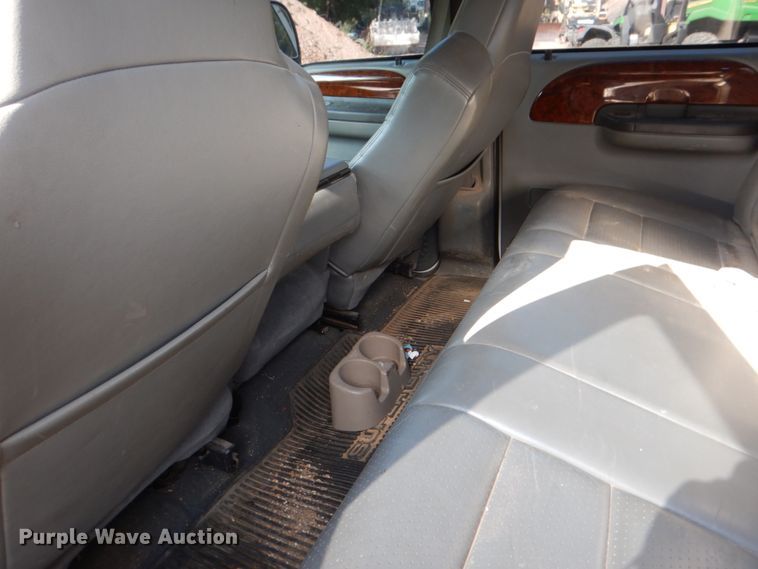 image for item DH5280 2004 Ford F350 Super Duty XLT Crew Cab pickup truck