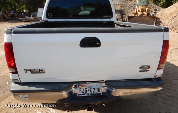 image for item DH5280 2004 Ford F350 Super Duty XLT Crew Cab pickup truck