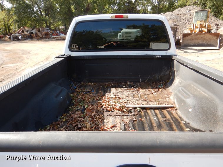image for item DH5280 2004 Ford F350 Super Duty XLT Crew Cab pickup truck