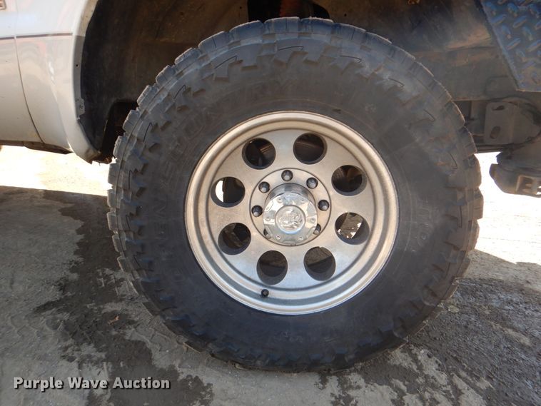 image for item DH5280 2004 Ford F350 Super Duty XLT Crew Cab pickup truck