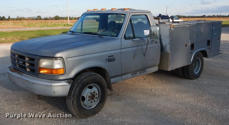 image for item DH6237 1996 Ford F350 XL utility bed pickup truck