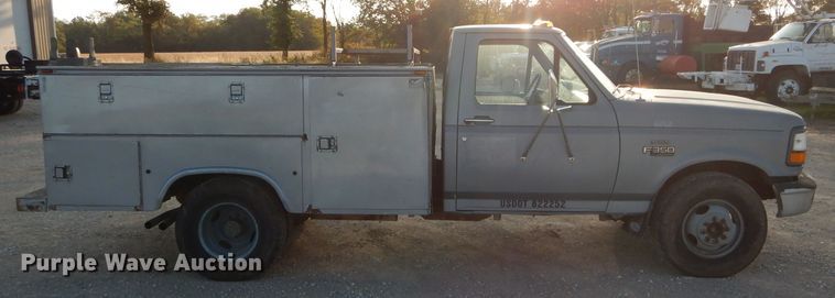 image for item DH6237 1996 Ford F350 XL utility bed pickup truck