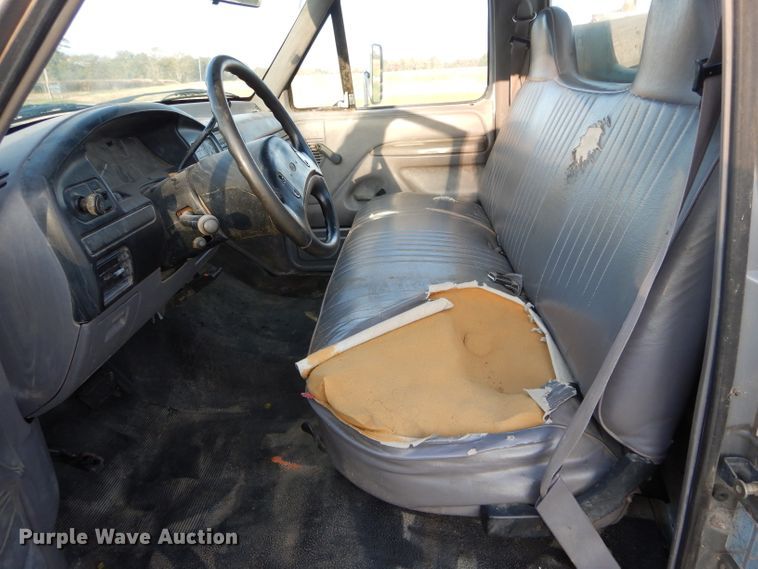 image for item DH6237 1996 Ford F350 XL utility bed pickup truck