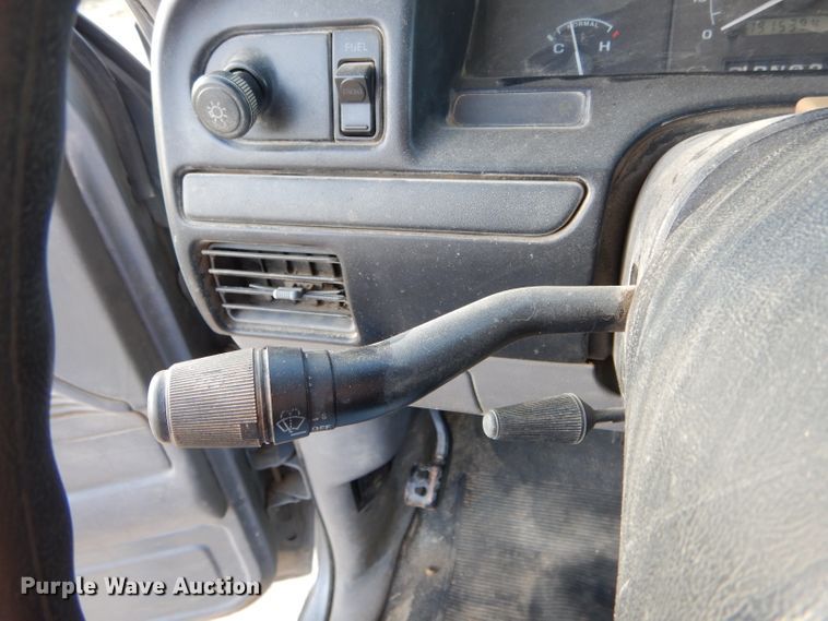 image for item DH6237 1996 Ford F350 XL utility bed pickup truck