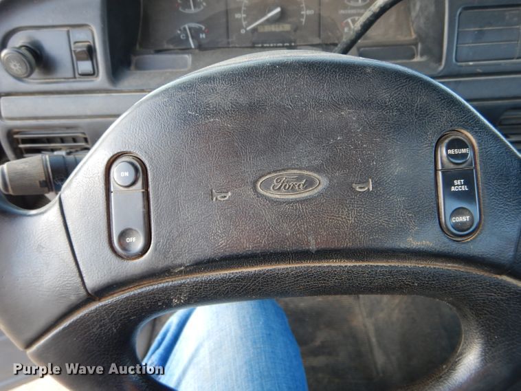 image for item DH6237 1996 Ford F350 XL utility bed pickup truck