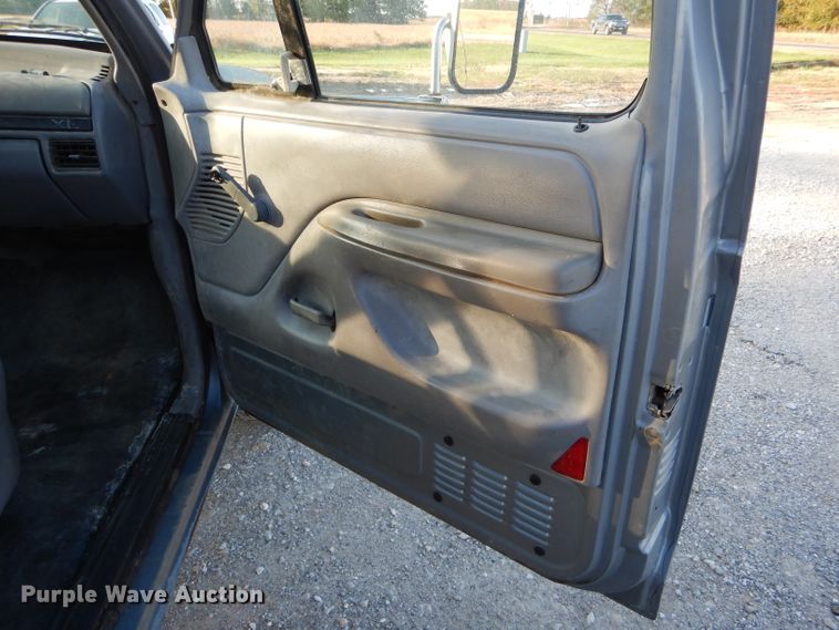 image for item DH6237 1996 Ford F350 XL utility bed pickup truck