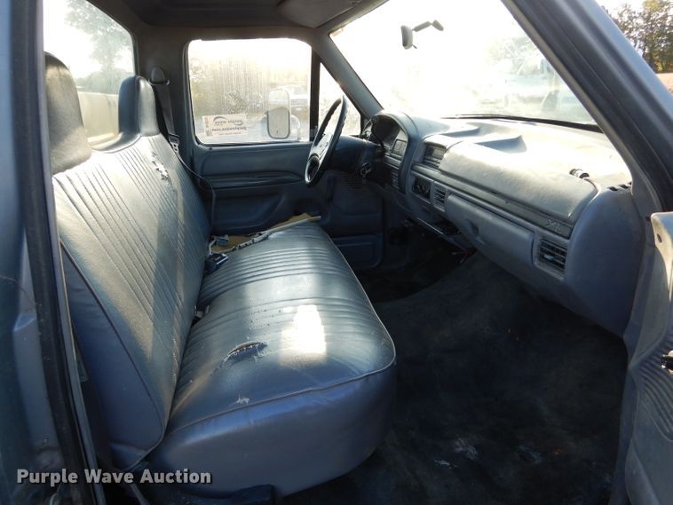 image for item DH6237 1996 Ford F350 XL utility bed pickup truck