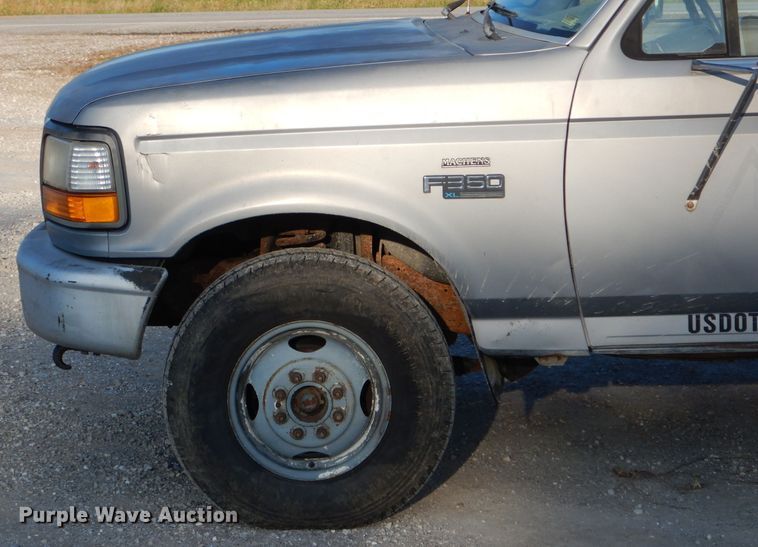 image for item DH6237 1996 Ford F350 XL utility bed pickup truck