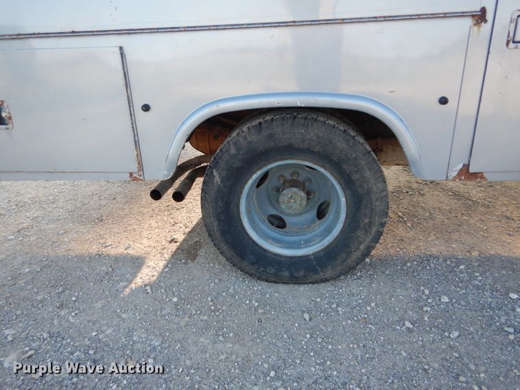 image for item DH6237 1996 Ford F350 XL utility bed pickup truck