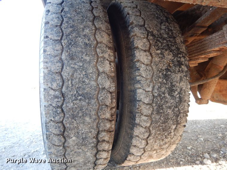 image for item DH6237 1996 Ford F350 XL utility bed pickup truck