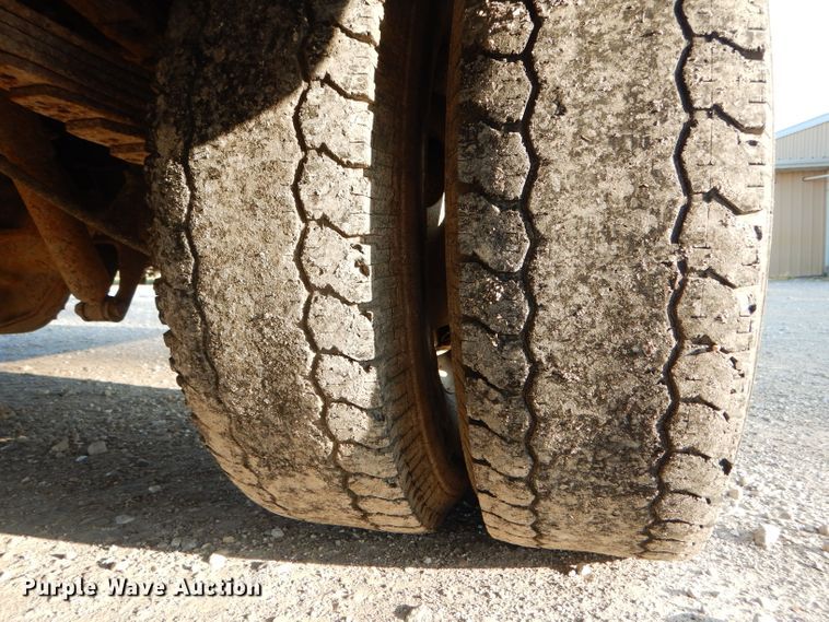 image for item DH6237 1996 Ford F350 XL utility bed pickup truck