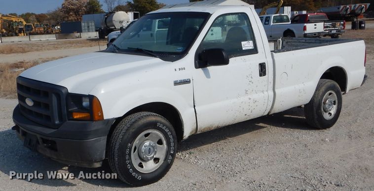 image for item DH6787 2006 Ford F250 Super Duty XL pickup truck