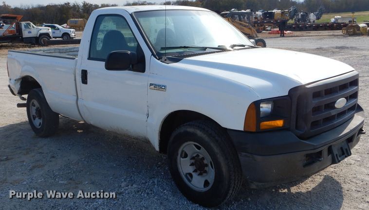 image for item DH6787 2006 Ford F250 Super Duty XL pickup truck