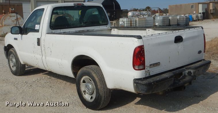 image for item DH6787 2006 Ford F250 Super Duty XL pickup truck