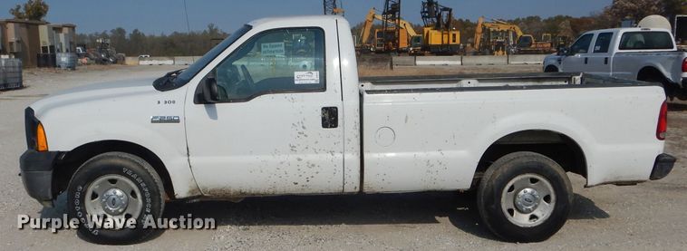 image for item DH6787 2006 Ford F250 Super Duty XL pickup truck