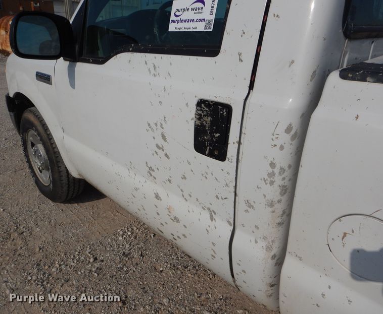 image for item DH6787 2006 Ford F250 Super Duty XL pickup truck