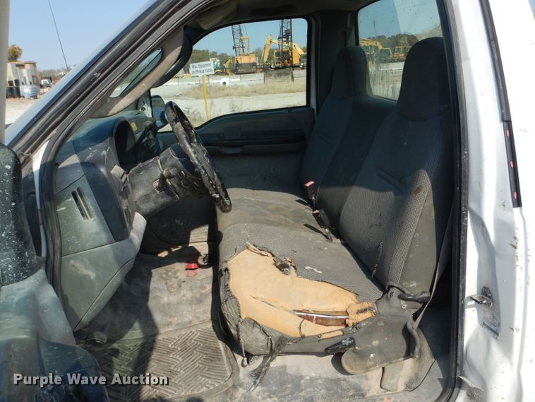 image for item DH6787 2006 Ford F250 Super Duty XL pickup truck