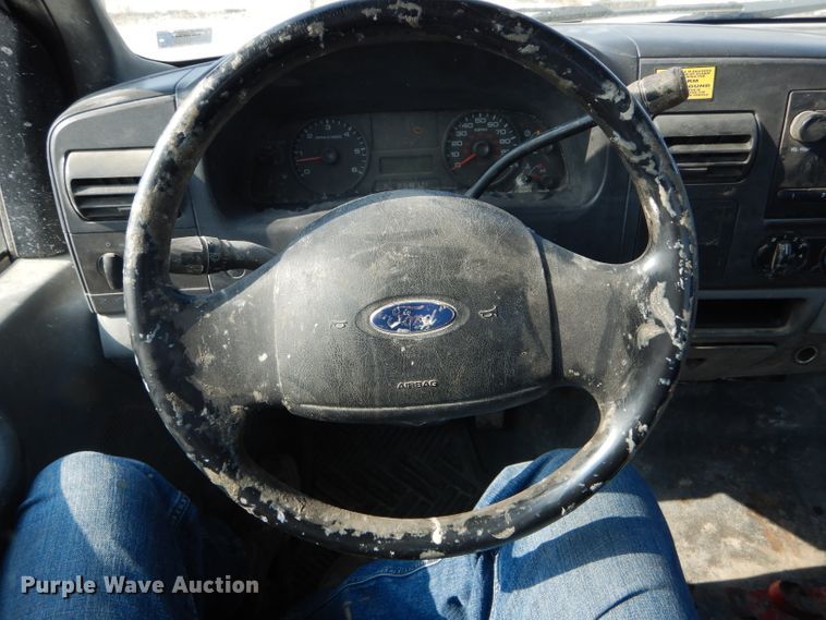 image for item DH6787 2006 Ford F250 Super Duty XL pickup truck